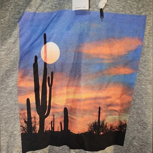 XXL OLD NAVY GRAPHIC HOODIE. NEW WITH TAGS. NEVER WORN. GREY W GRAPHIC ON FRONT - Picture 4 of 4